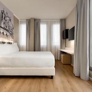 Habitación Estándar con Cama Queen